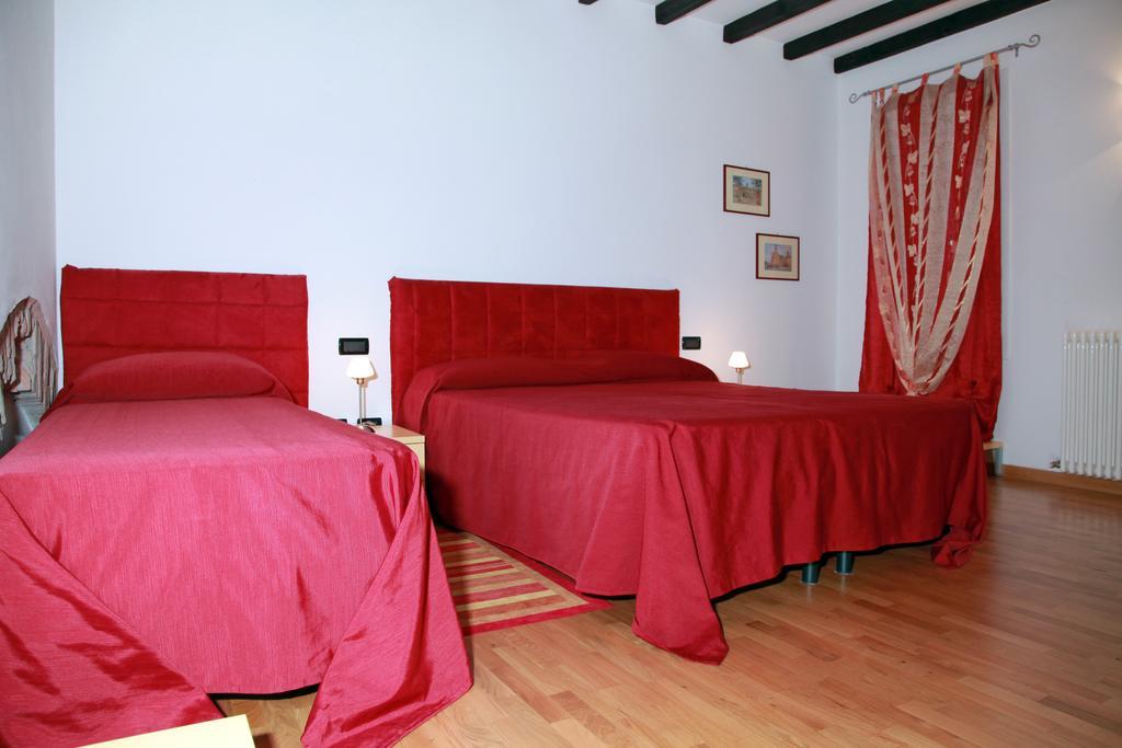 Bed and Breakfast Il Sipario à Ferrare Chambre photo